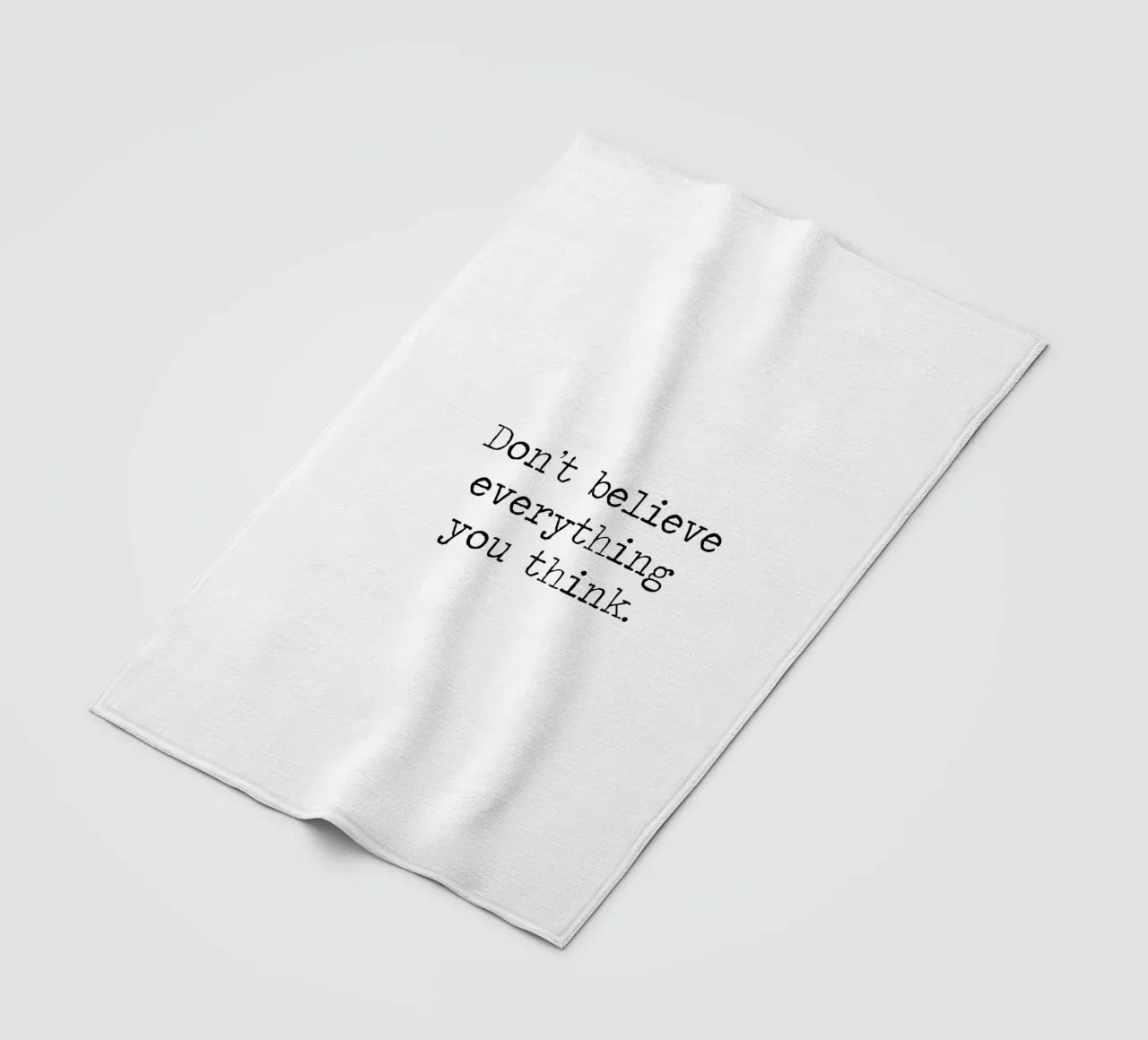 "Non credere a tutto ciò che pensi" Citazione di Mindfulness coperta in pile da Summer Soul Co. - Quotes