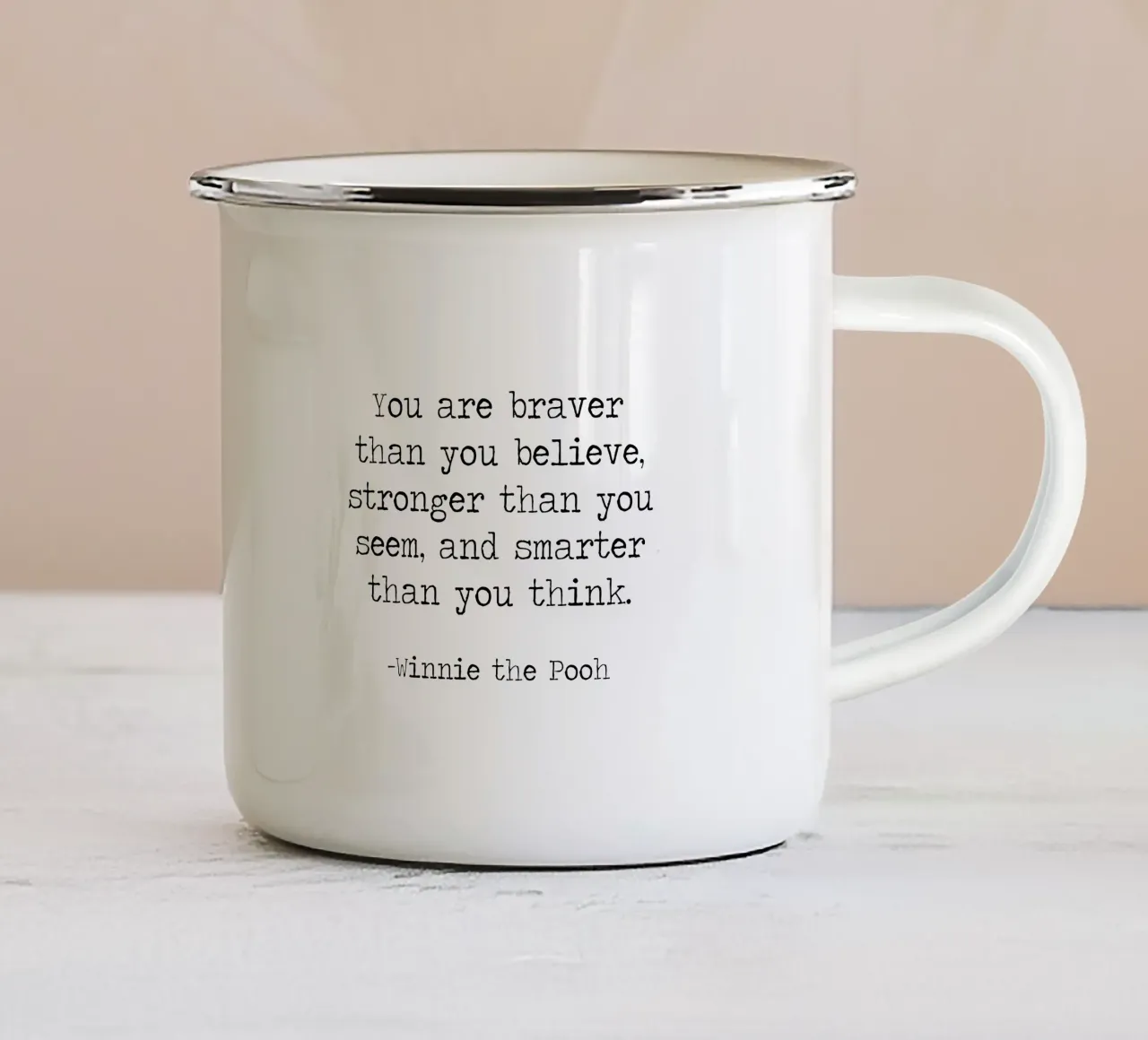 "Sei più coraggioso di quanto credi" - Citazione di Winnie The Pooh tazza in smalto da Summer Soul Co. - Quotes