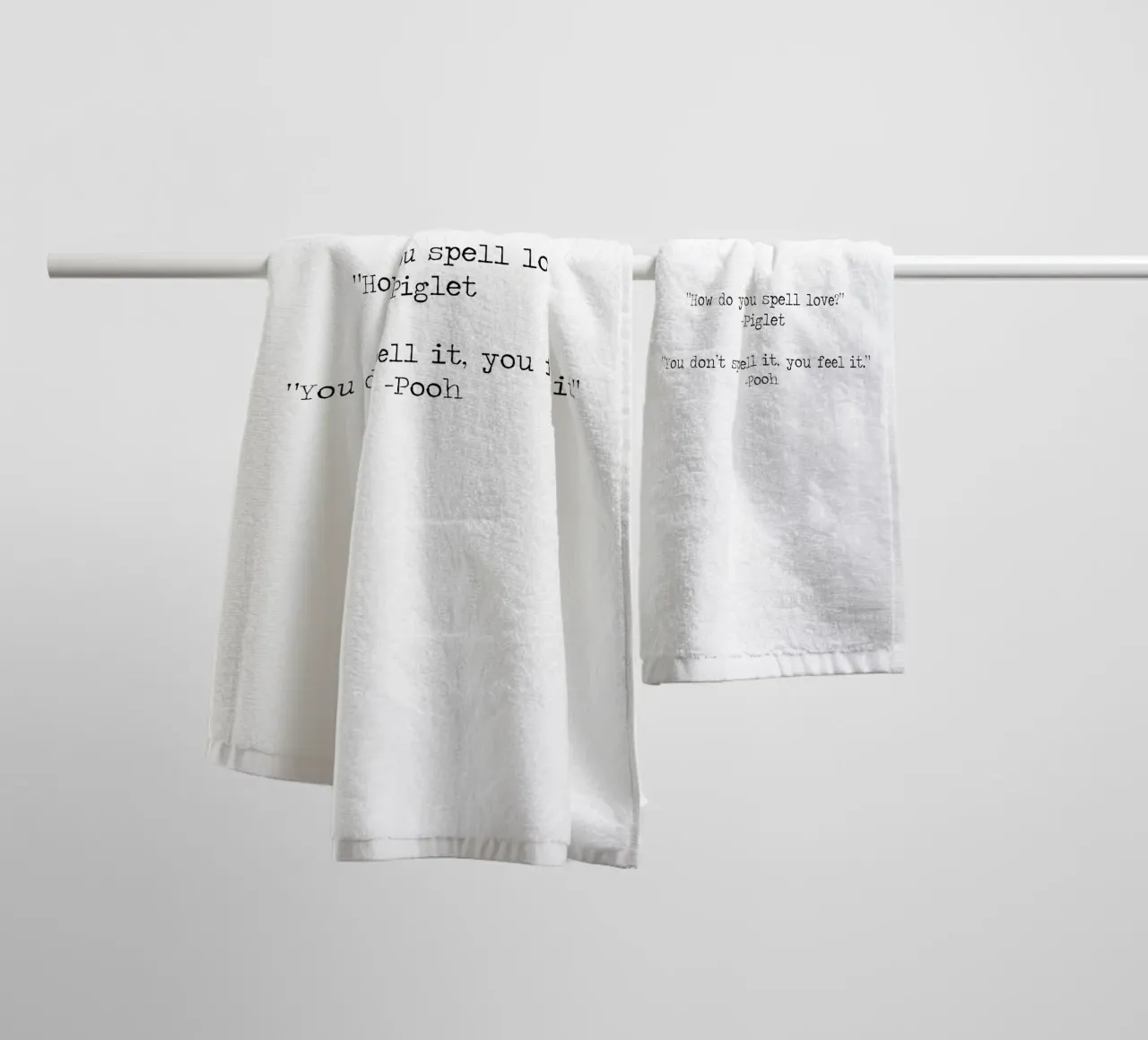 Wie buchstabiert man Liebe? Man fühlt sie... -Ferkel und Puuh Zitat Handtuch von Summer Soul Co. - Quotes