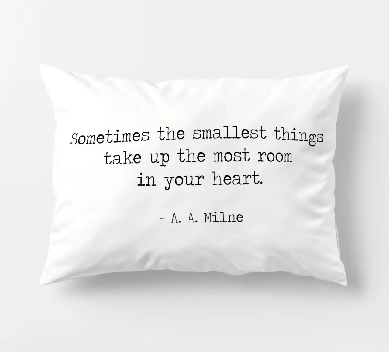 Le cose più piccole occupano più spazio nel cuore AA Milne cuscino da Summer Soul Co. - Quotes