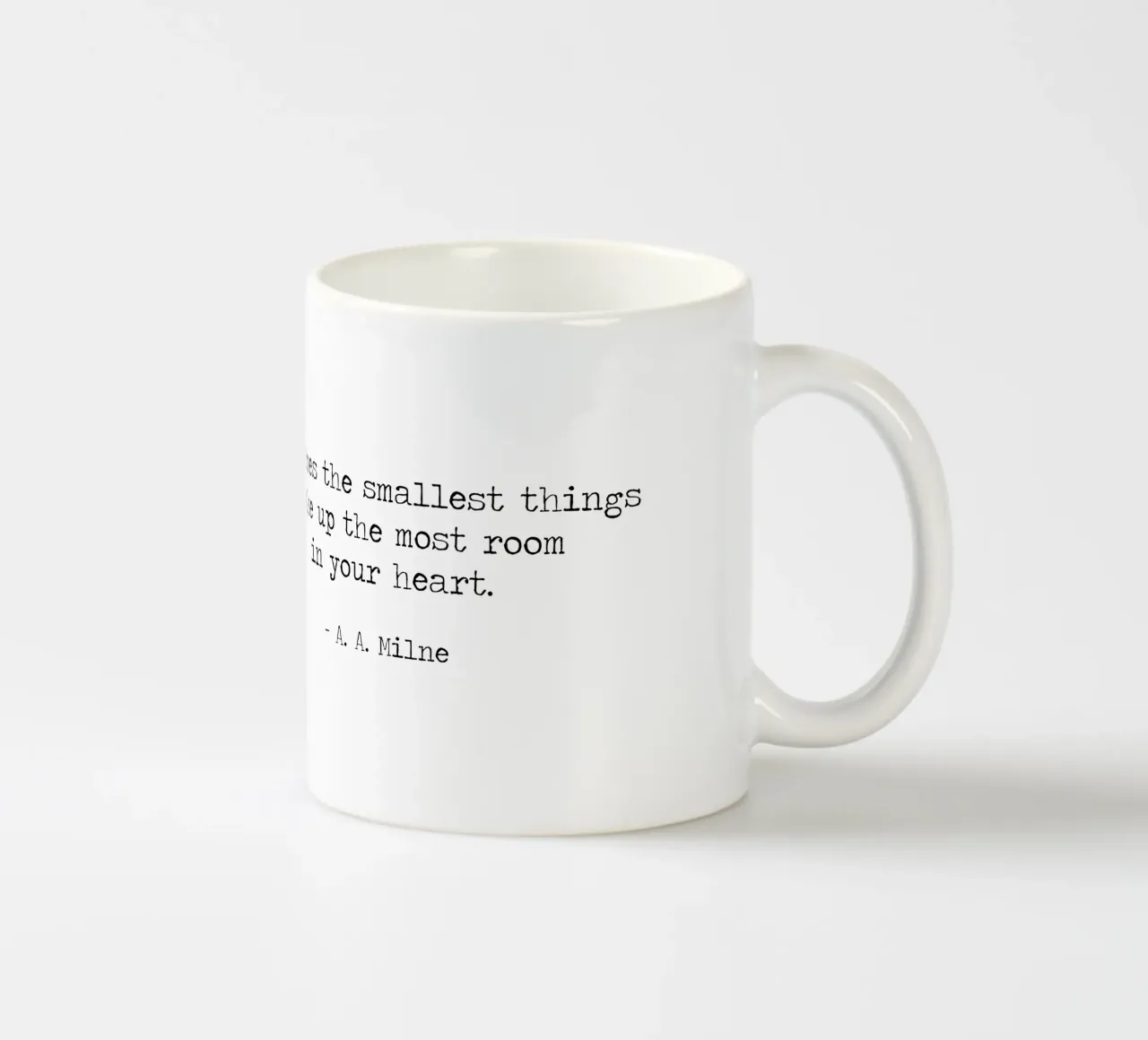 Le cose più piccole occupano più spazio nel cuore AA Milne tazza in ceramica da Summer Soul Co. - Quotes