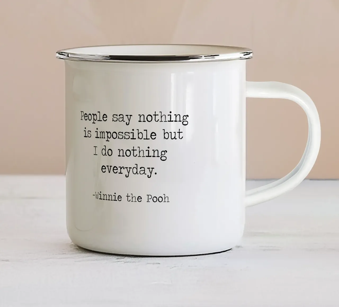 Mensen zeggen dat niets onmogelijk is, maar ik doe elke dag niets! emaille mok van Summer Soul Co. - Quotes