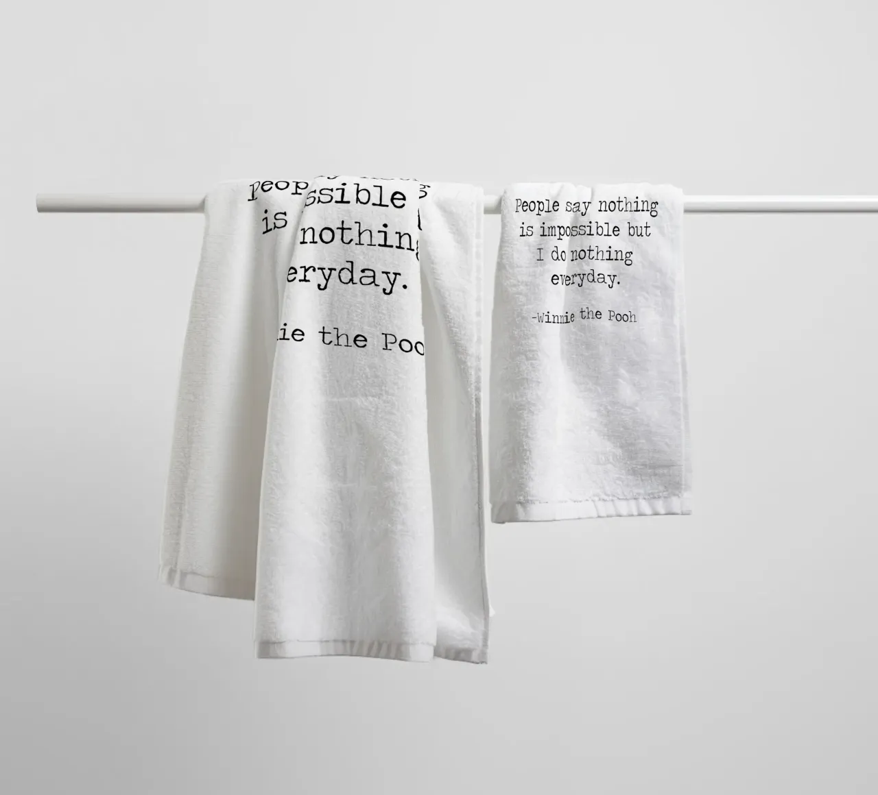 La gente dice che nulla è impossibile, ma io non faccio nulla tutti i giorni! asciugamano da bagno da Summer Soul Co. - Quotes