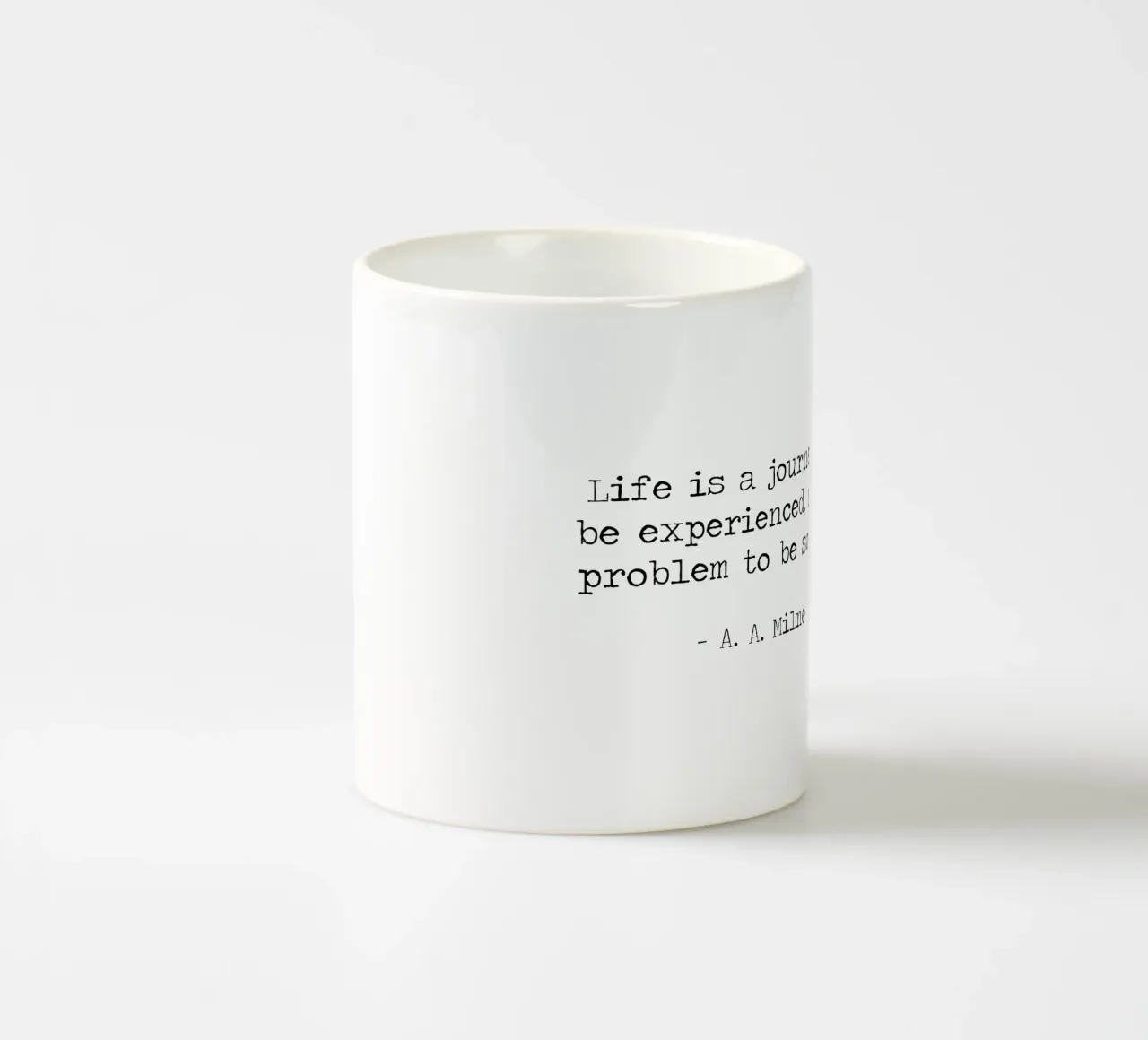 La vida es un viaje que hay que experimentar, no un problema que hay que resolver taza de cerámica de Summer Soul Co. - Quotes