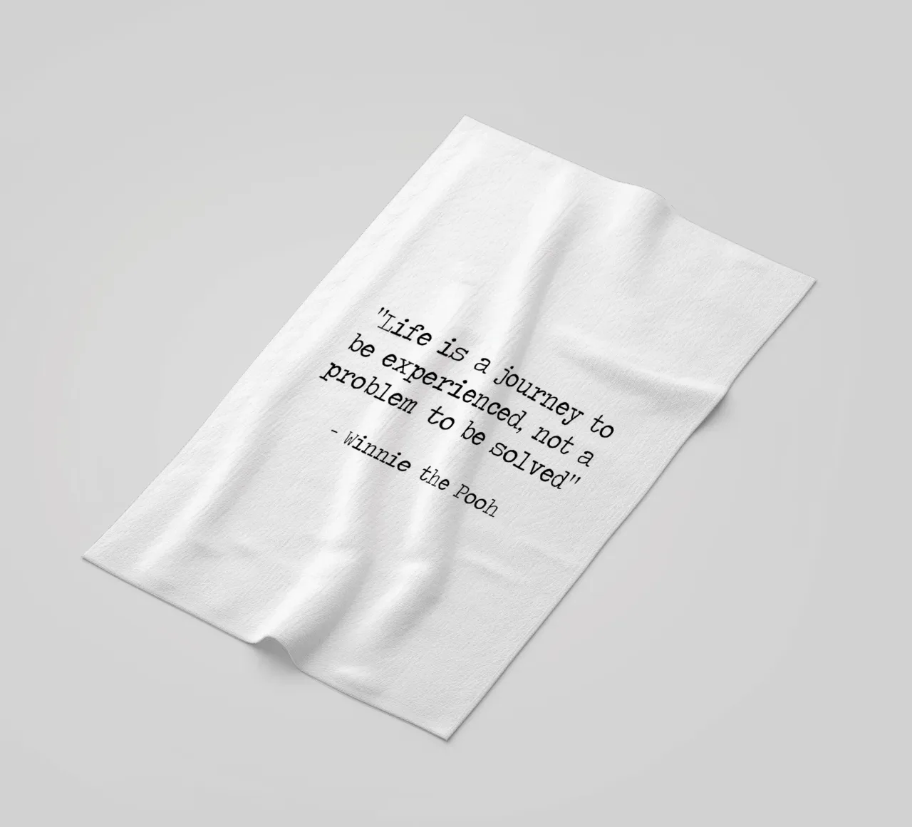 La vita è un viaggio da vivere - Citazione di Winnie The Pooh telo mare da Summer Soul Co. - Quotes
