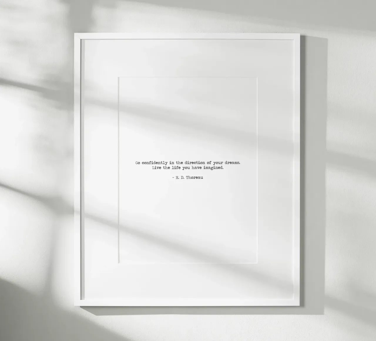 Andate con fiducia verso i vostri sogni Henry Thoreau poster con telaio in legno da Summer Soul Co. - Quotes