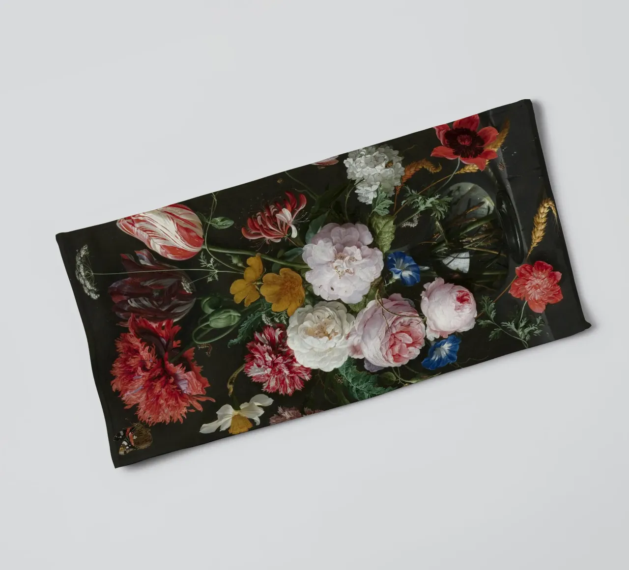 Jan Davidsz. de Heem Natura morta con fiori in un vaso di vetro asciugamano da bagno da Timeless Artworks