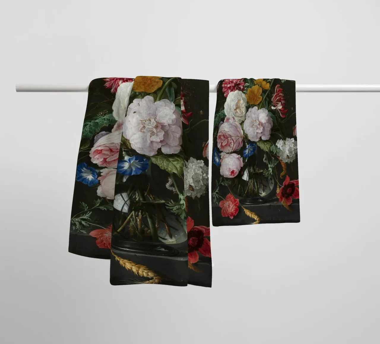 Jan Davidsz. de Heem Natura morta con fiori in un vaso di vetro asciugamano da bagno da Timeless Artworks