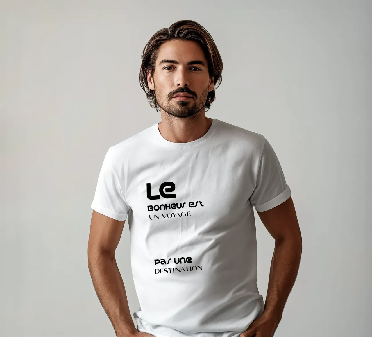 Le Bonheus Un viaggio non una destinazione t-shirt da YV TYPOGRAPHY