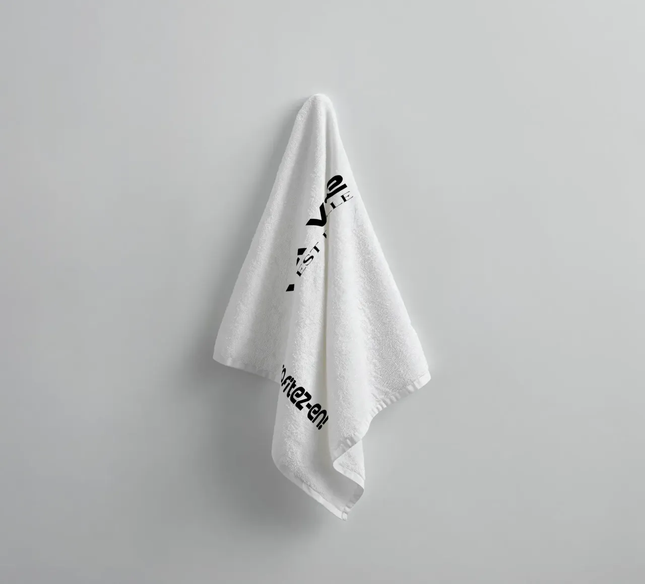 La Vie Est Belle Profitez-en asciugamano da bagno da YV TYPOGRAPHY
