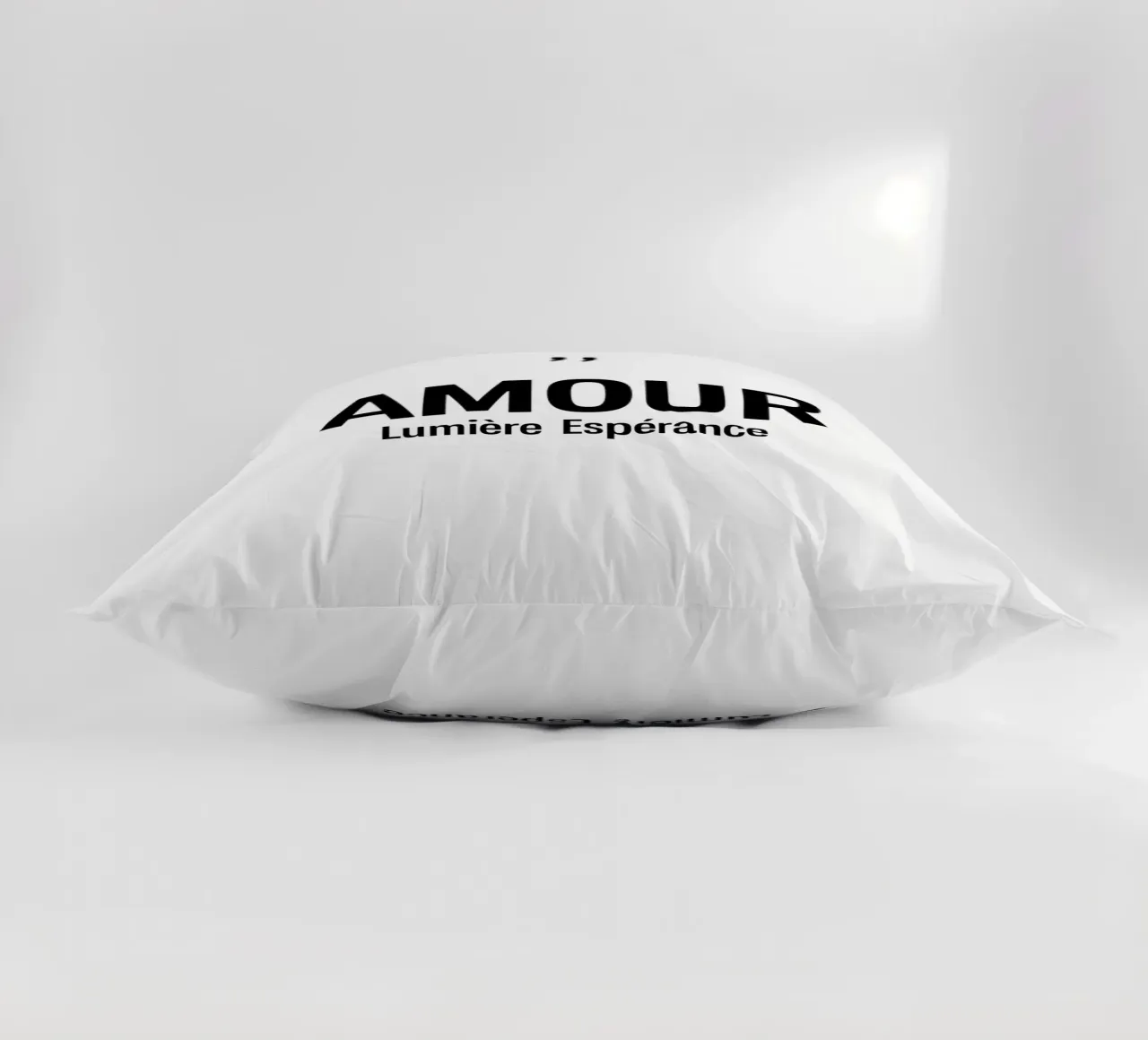 Amour Lumiere Esperance cuscino da YV TYPOGRAPHY