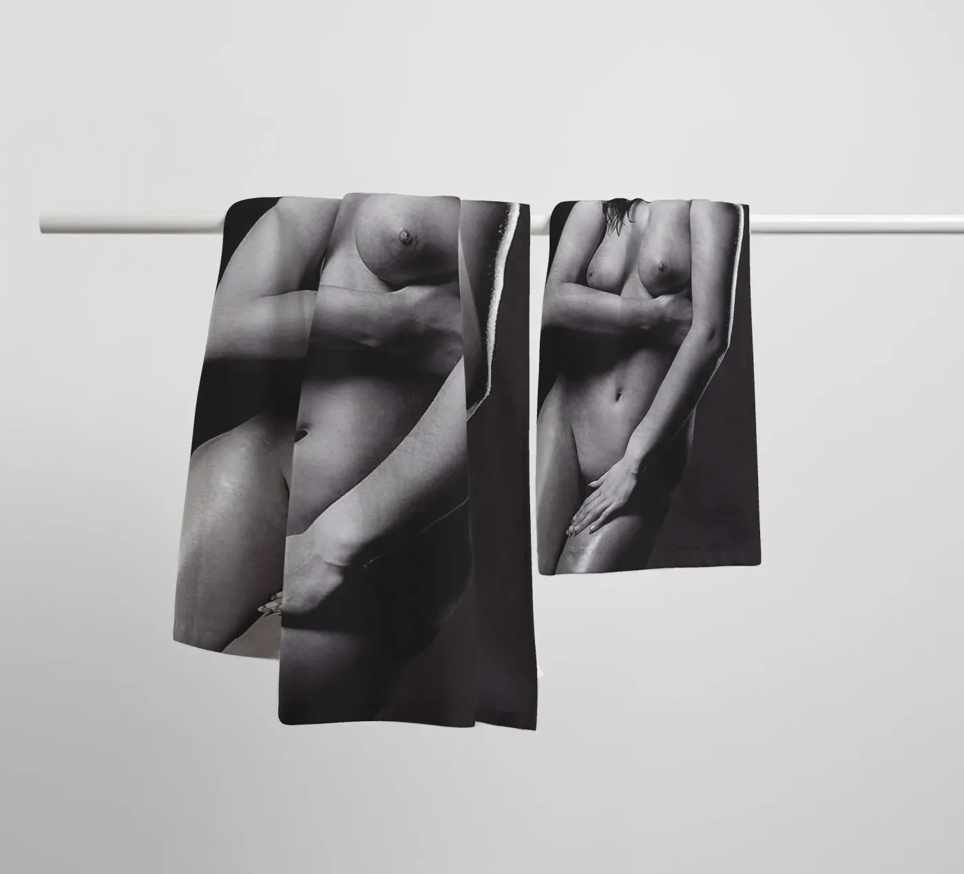 Adele X  posing nude Mono badhanddoek van Dave Hare Photography