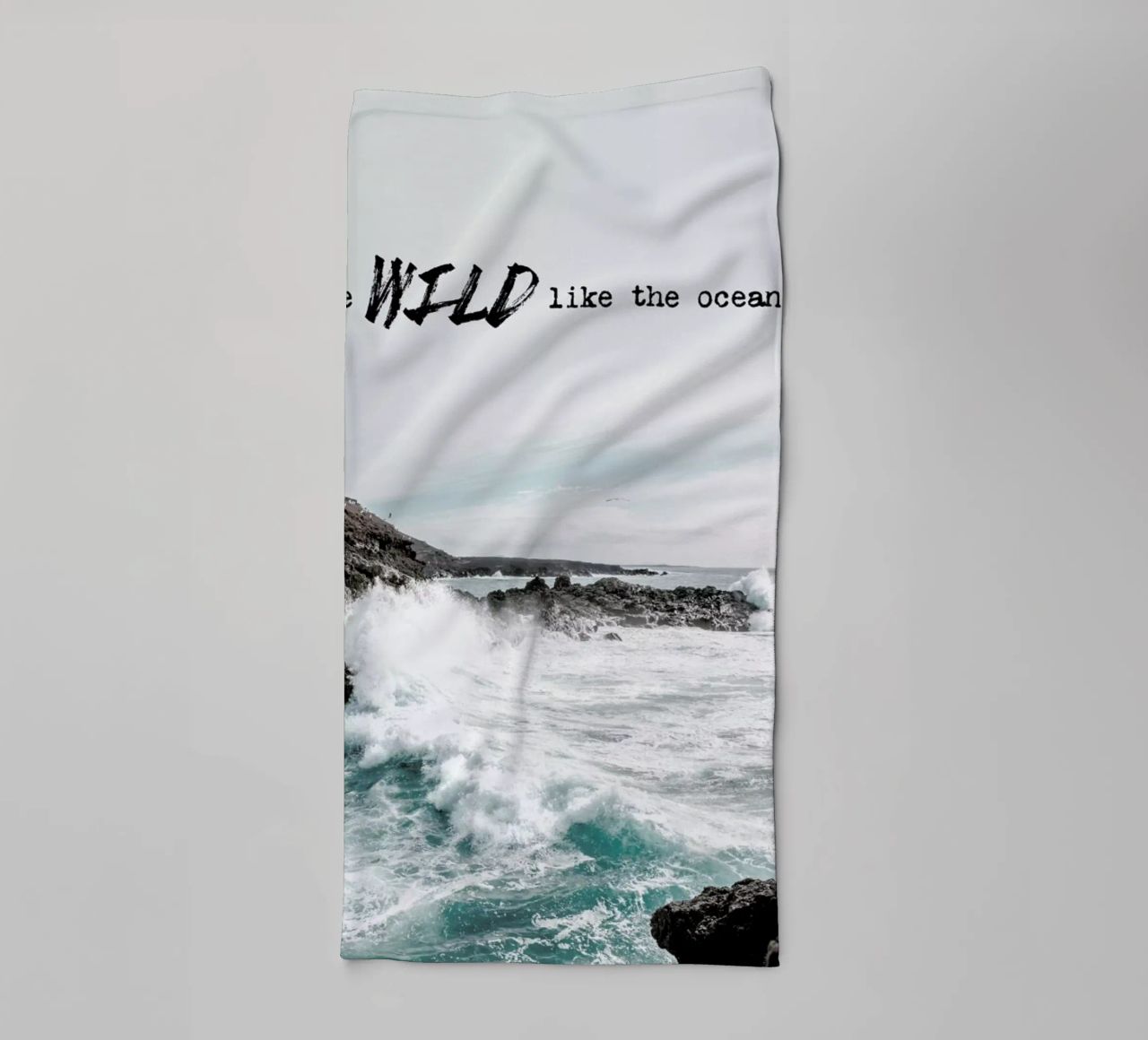Wild like the ocean asciugamano da bagno da Amy & Kurt