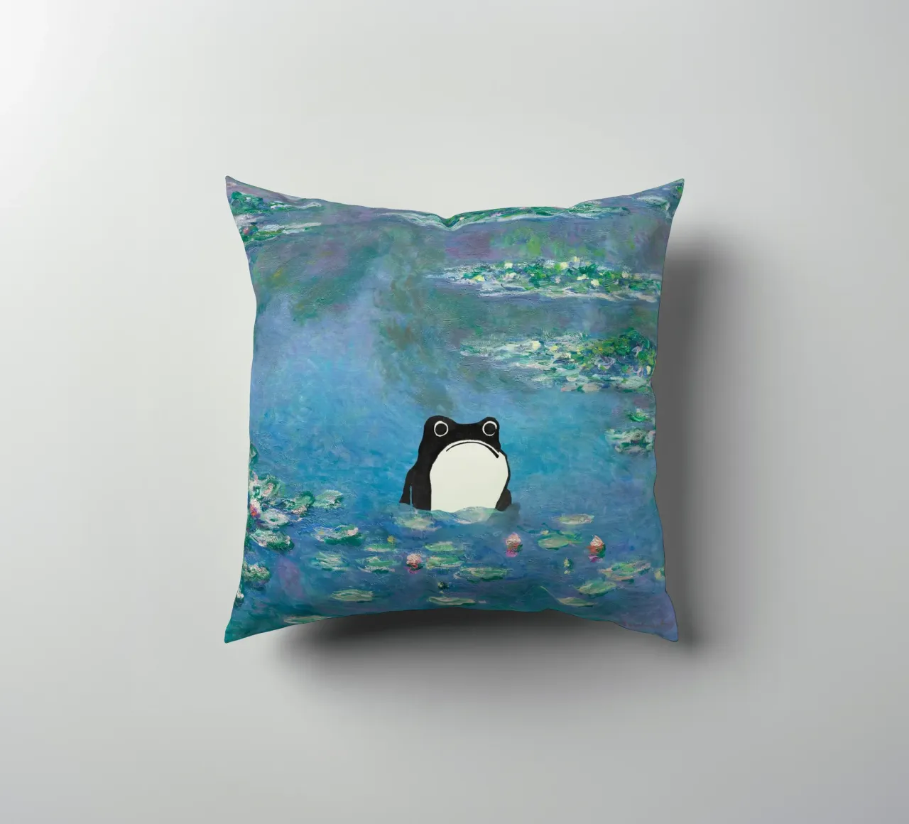 Rana non impressionata in un quadro di ninfee di Monet cuscino da Peaches Art Prints