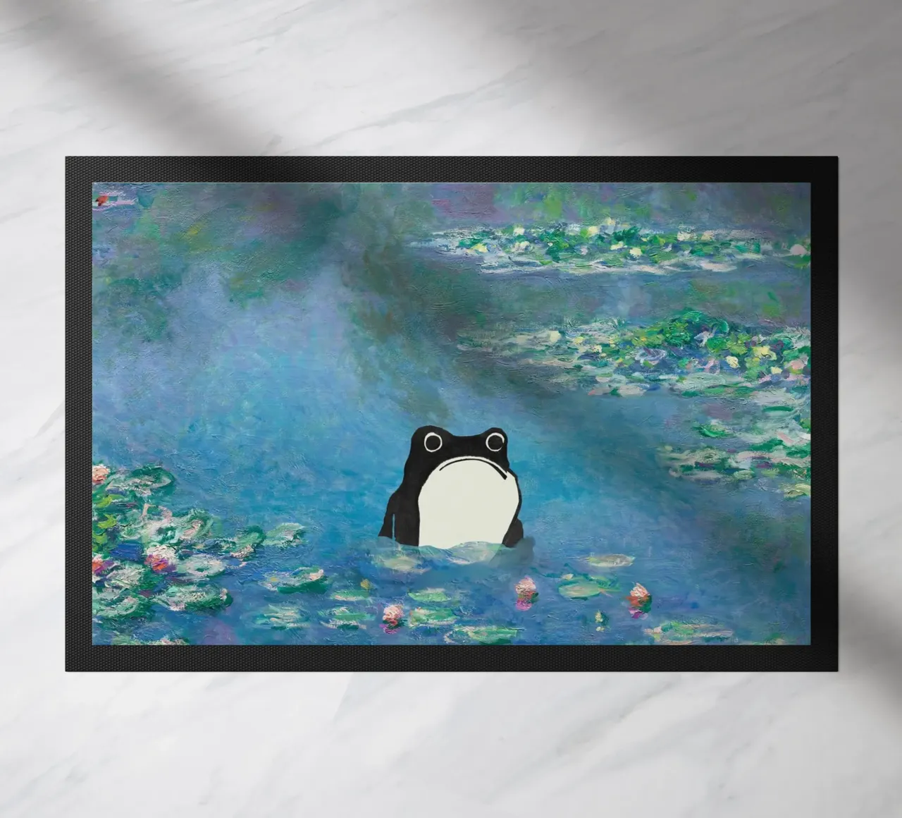Rana non impressionata in un quadro di ninfee di Monet zerbino da Peaches Art Prints