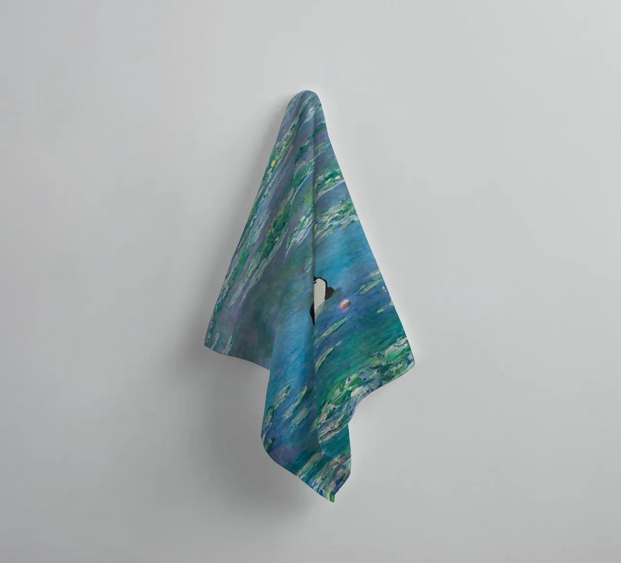 Rana non impressionata in un quadro di ninfee di Monet asciugamano da bagno da Peaches Art Prints