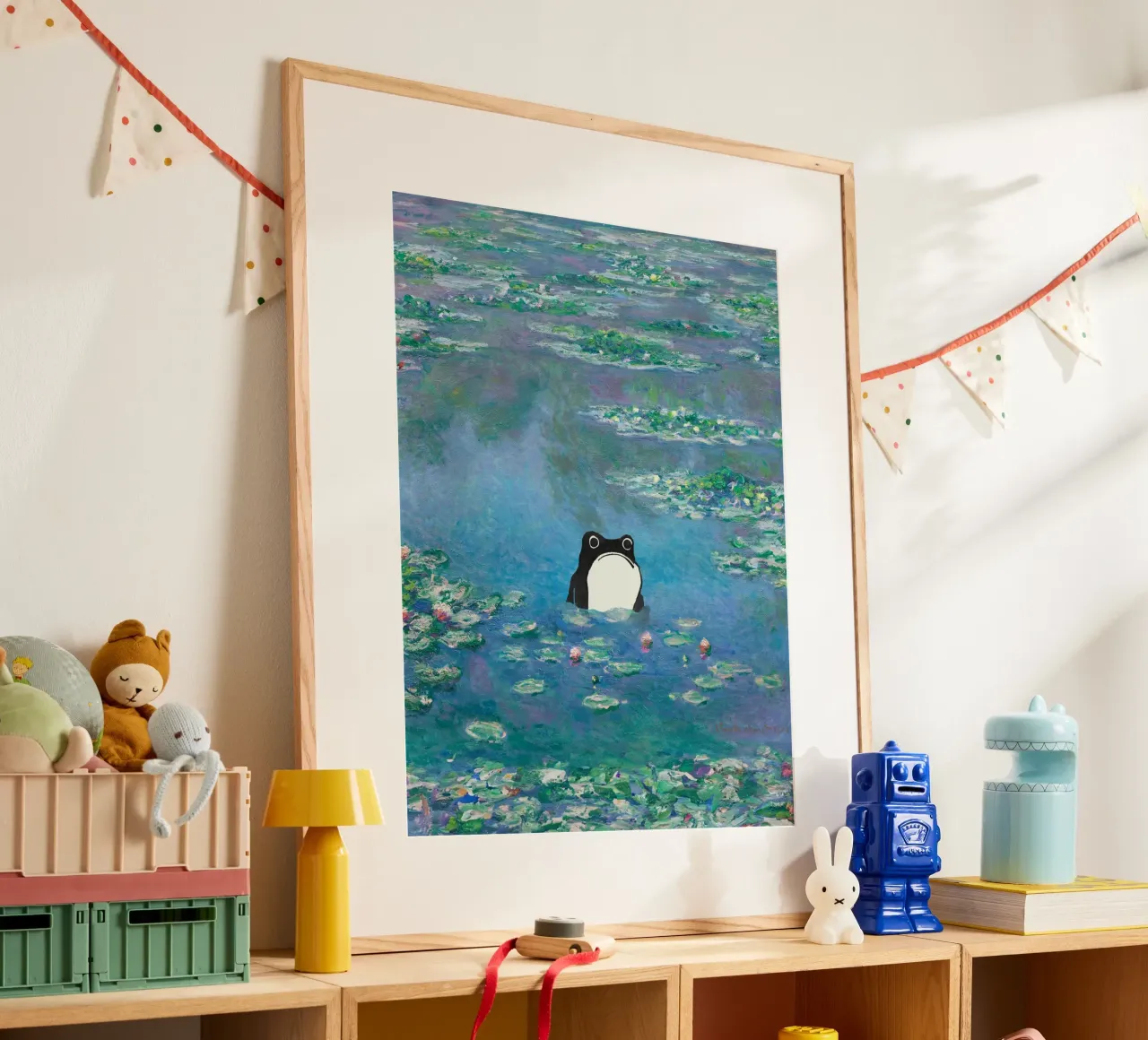 Rana non impressionata in un quadro di ninfee di Monet poster da Peaches Art Prints