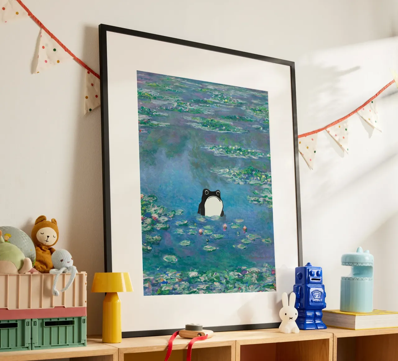 Rana non impressionata in un quadro di ninfee di Monet poster da Peaches Art Prints