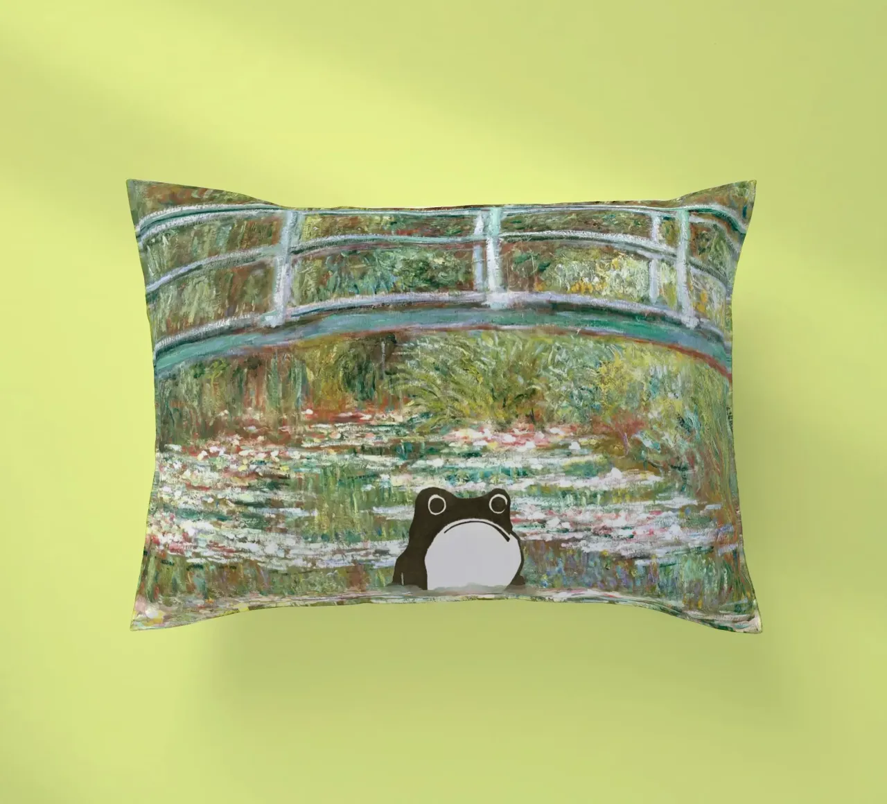 Monet, Ponte di rane su uno stagno di ninfee cuscino da Peaches Art Prints