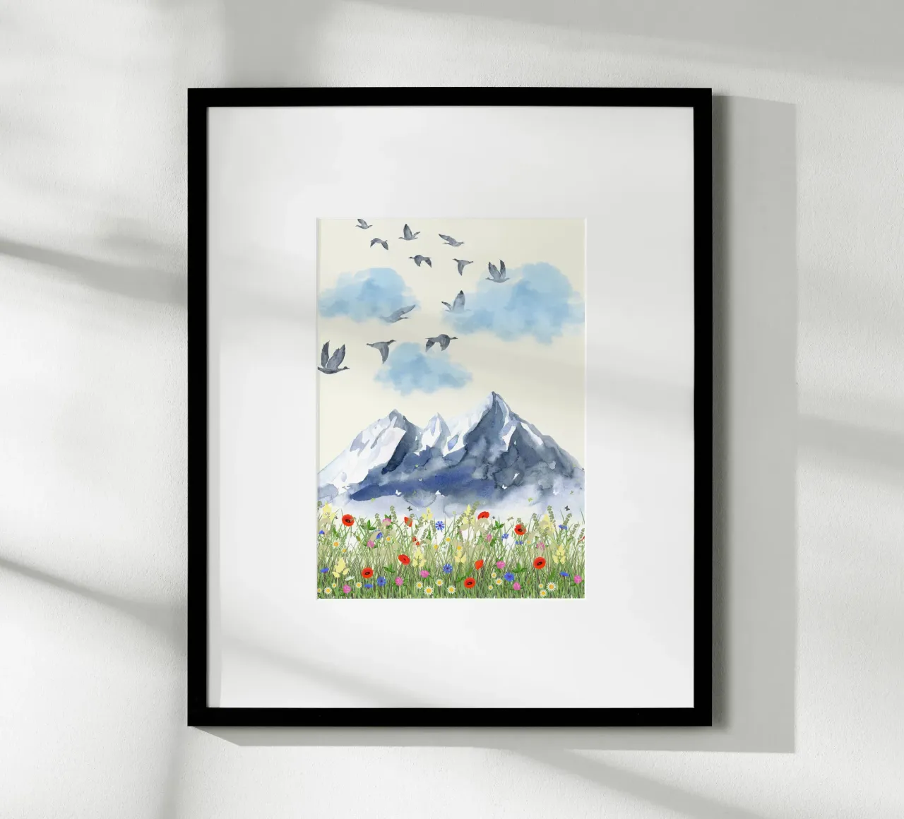 Montagne-uccelli-libera natura poster con telaio in legno da AESTHETIC VIBES by Isabel