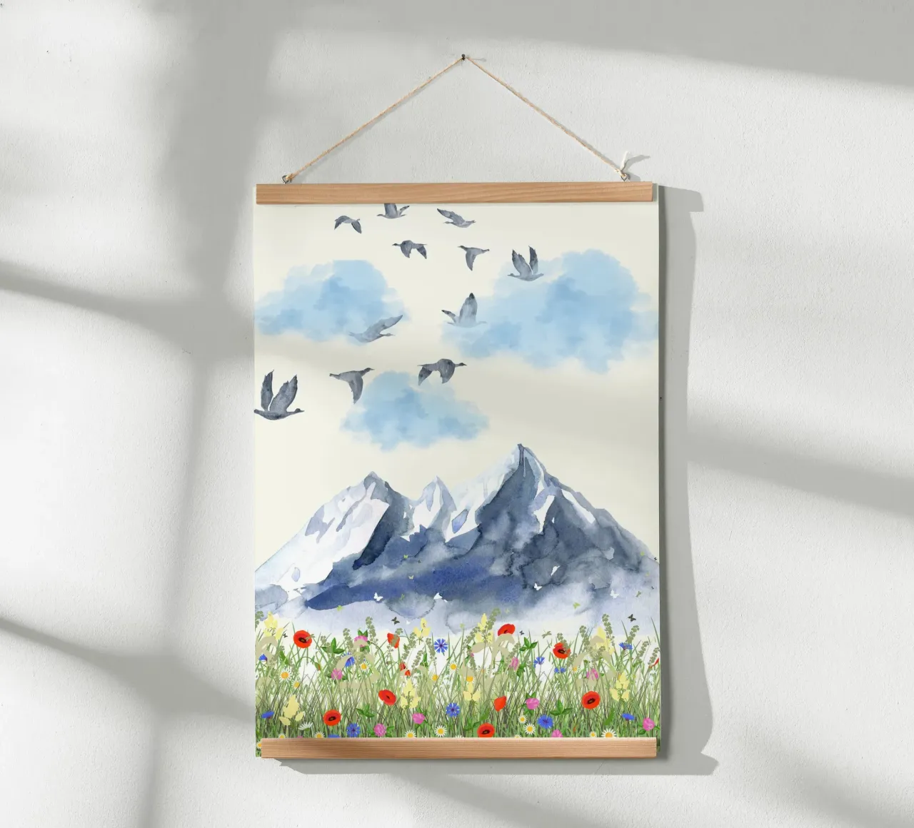 Montagne-uccelli-libera natura poster con telaio in legno da AESTHETIC VIBES by Isabel