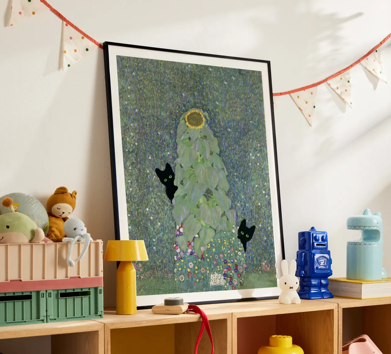 Gustav Klimt, Girasoli con gatti neri - botanica poster con telaio in alluminio da Peaches Art Prints