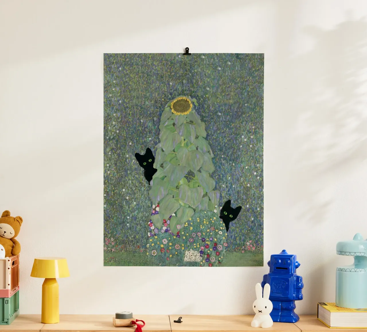 Gustav Klimt, Girasoli con gatti neri - botanica poster con telaio in alluminio da Peaches Art Prints