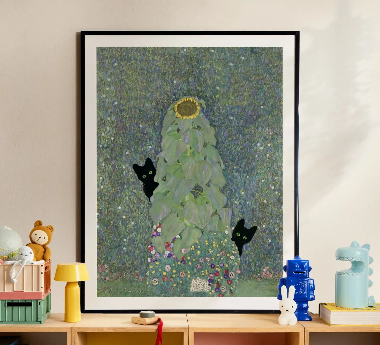 Gustav Klimt, Girasoli con gatti neri - botanica poster con telaio in alluminio da Peaches Art Prints