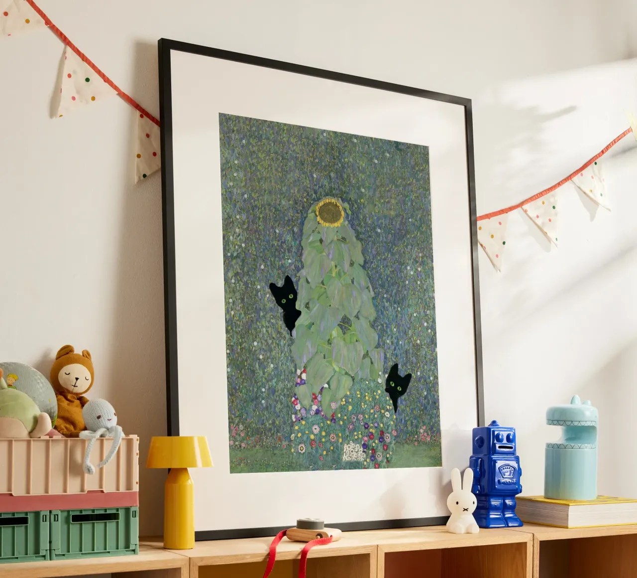Gustav Klimt, Girasoli con gatti neri - botanica poster con telaio in alluminio da Peaches Art Prints
