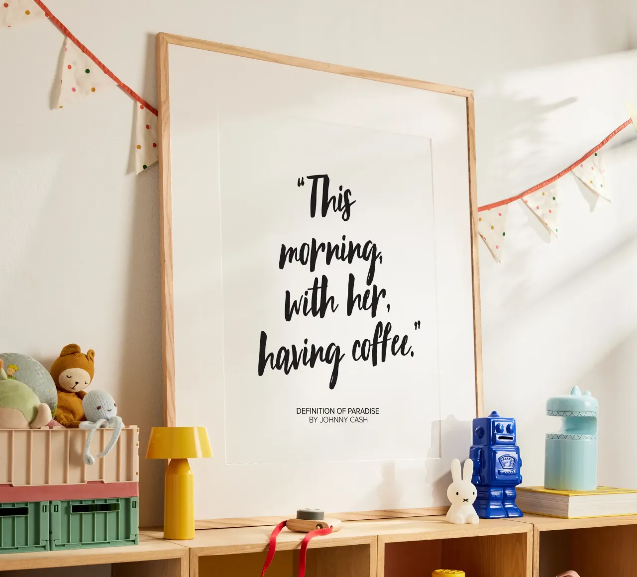 Questa mattina con lei, prendendo un caffè - Johnny Cash Quote poster con telaio in legno da Peaches Art Prints