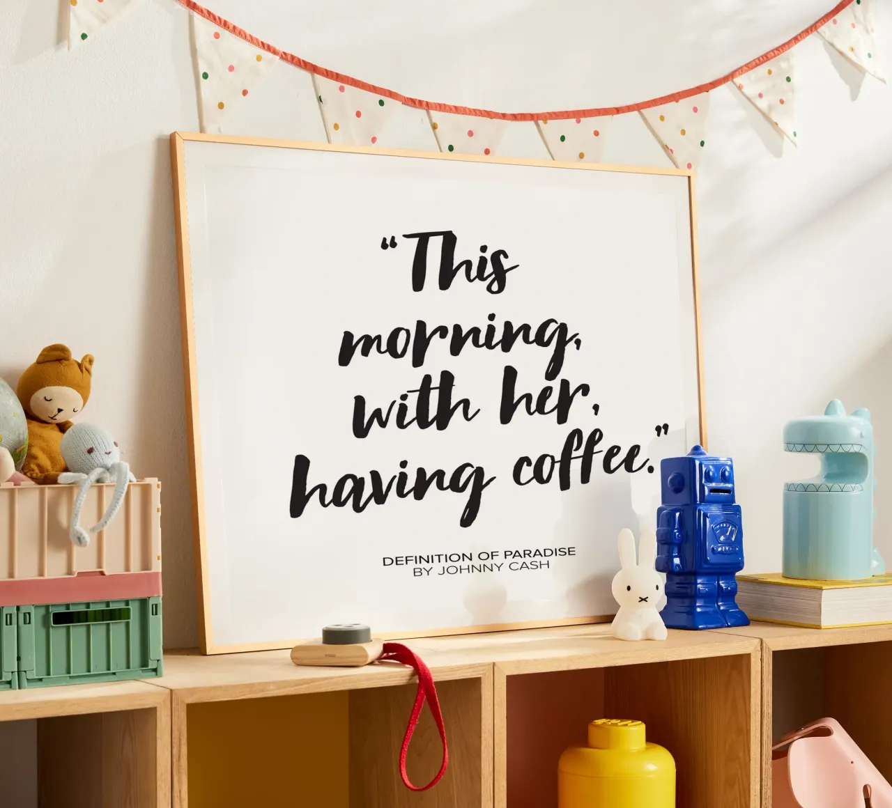 Questa mattina con lei, prendendo un caffè - Johnny Cash Quote poster con telaio in legno da Peaches Art Prints