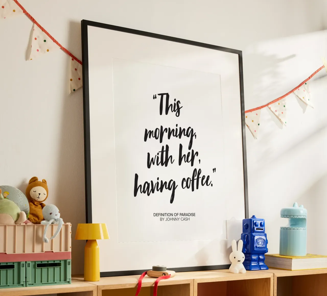 Questa mattina con lei, prendendo un caffè - Johnny Cash Quote poster con telaio in legno da Peaches Art Prints
