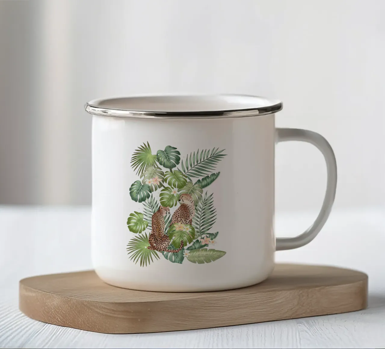 Eleganza nella giungla con i ghepardi tazza in smalto da CalliLetters