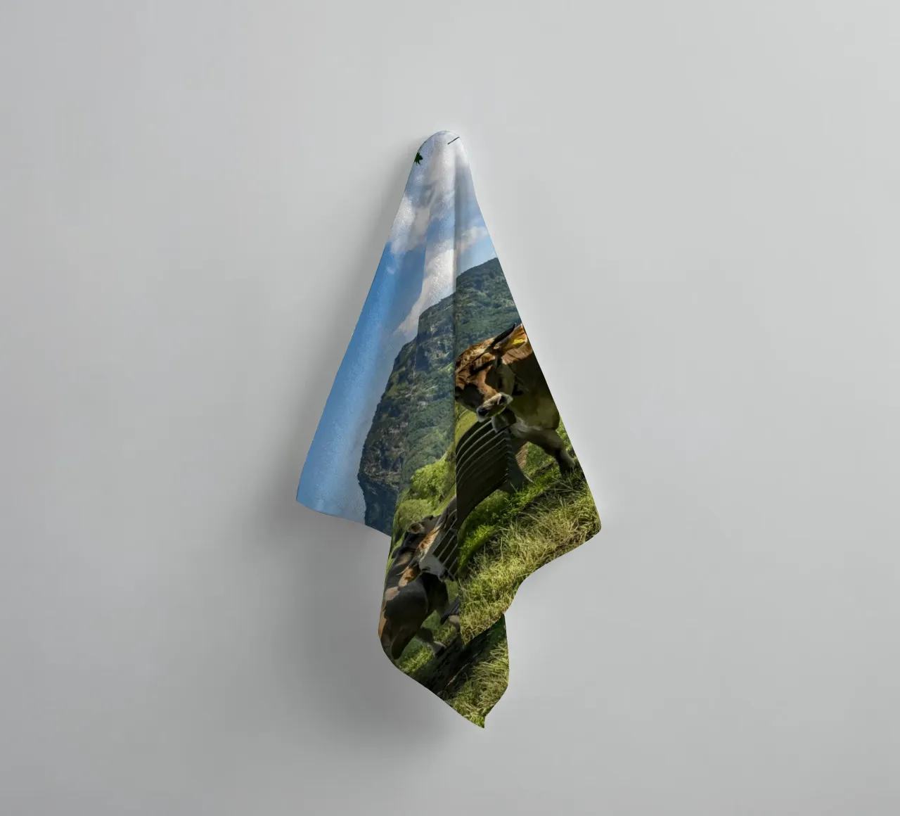 Kühe im Allgäu asciugamano da bagno da Reisefotografie - Bilder aus aller Welt
