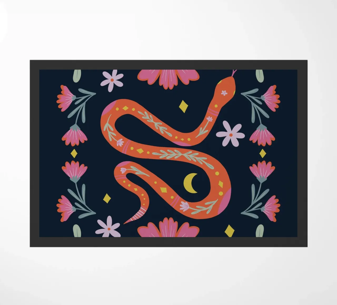 Simpatico serpente floreale - arancione e rosa su sfondo scuro zerbino da Wackapacka
