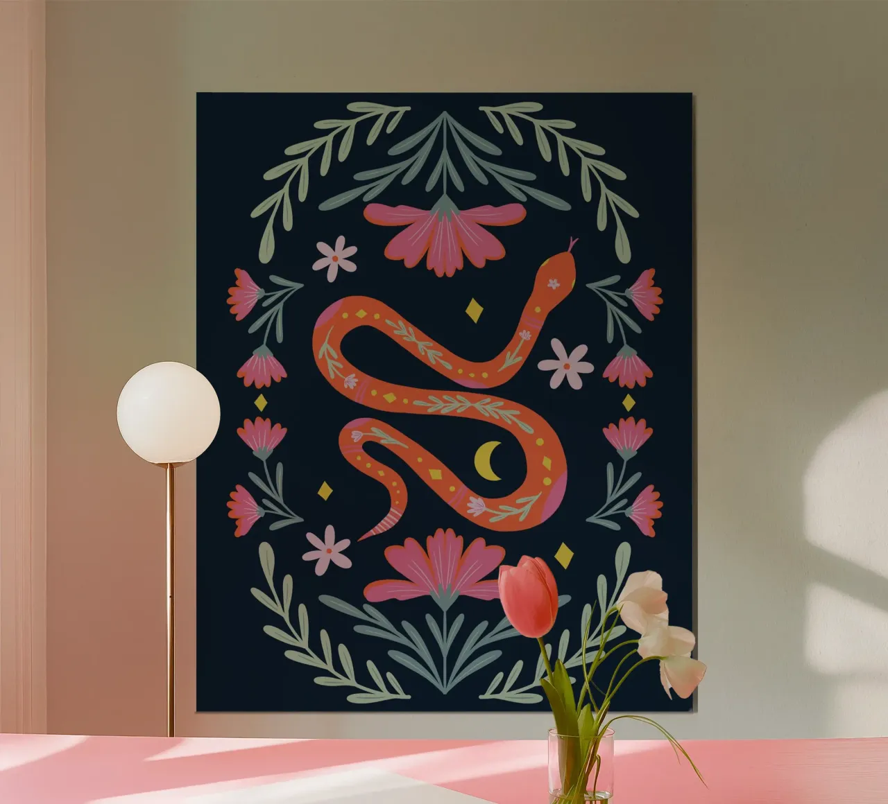 Simpatico serpente floreale - arancione e rosa su sfondo scuro poster con telaio in legno da Wackapacka