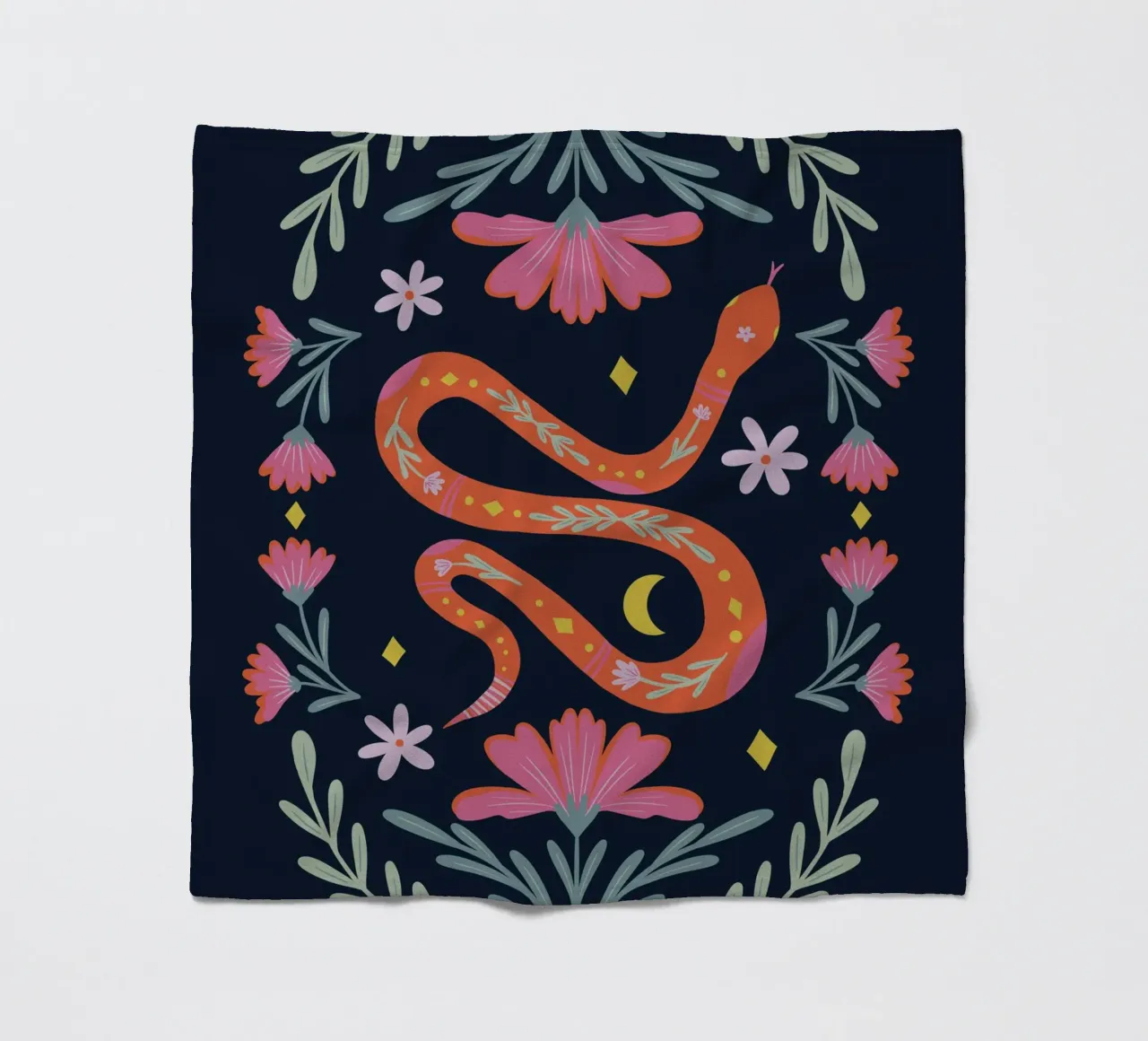 Simpatico serpente floreale - arancione e rosa su sfondo scuro coperta in pile da Wackapacka
