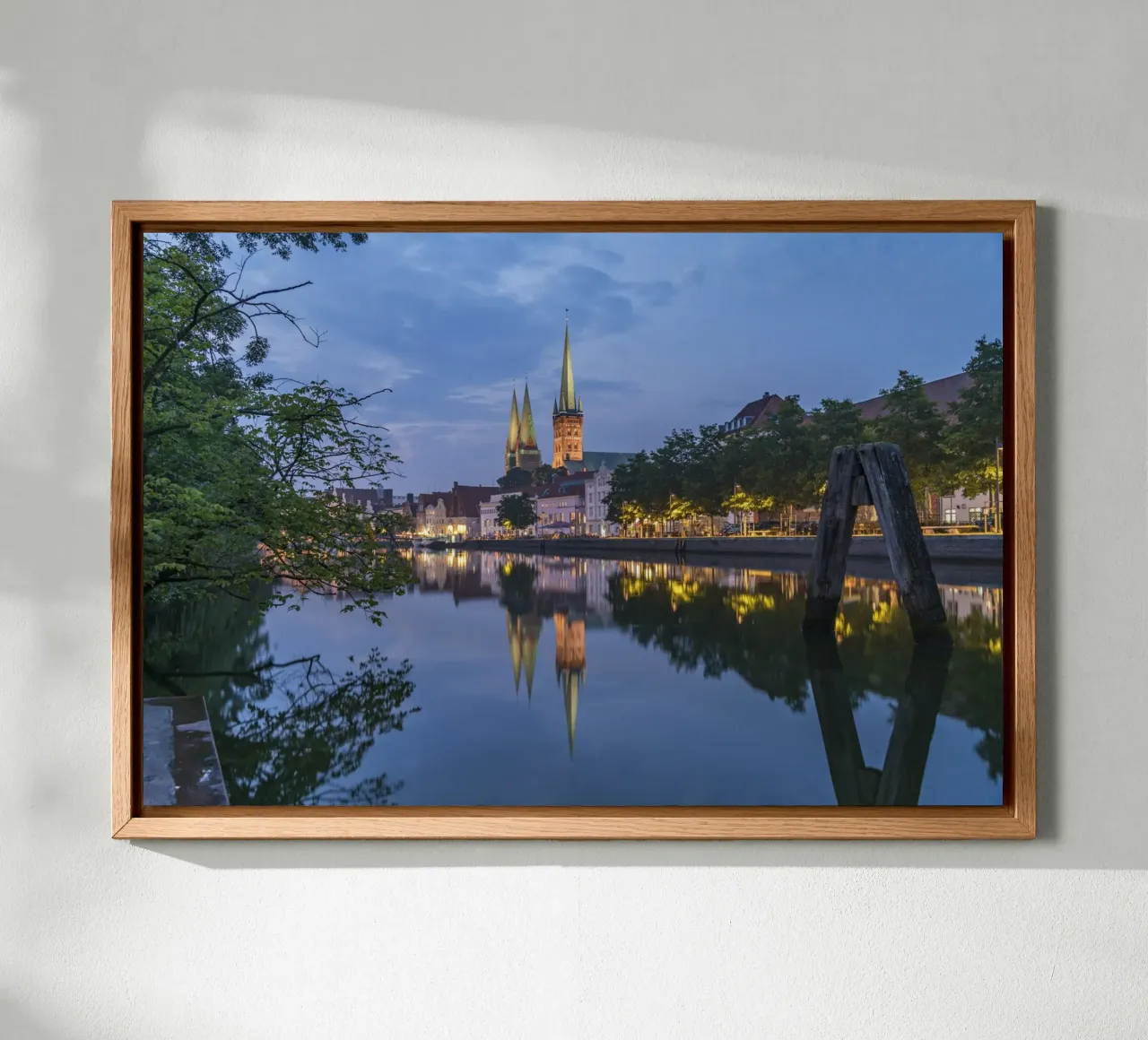 Lübeck bei Nacht tela con Cornice a cassetta da Reisefotografie - Bilder aus aller Welt