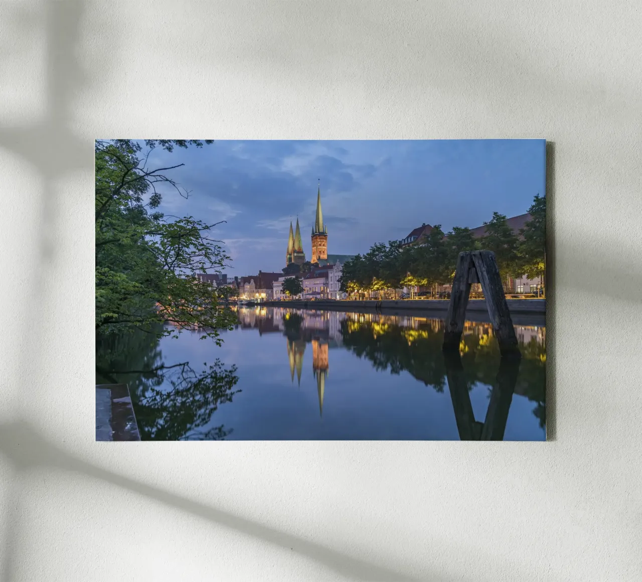 Lübeck bei Nacht tela con Cornice a cassetta da Reisefotografie - Bilder aus aller Welt