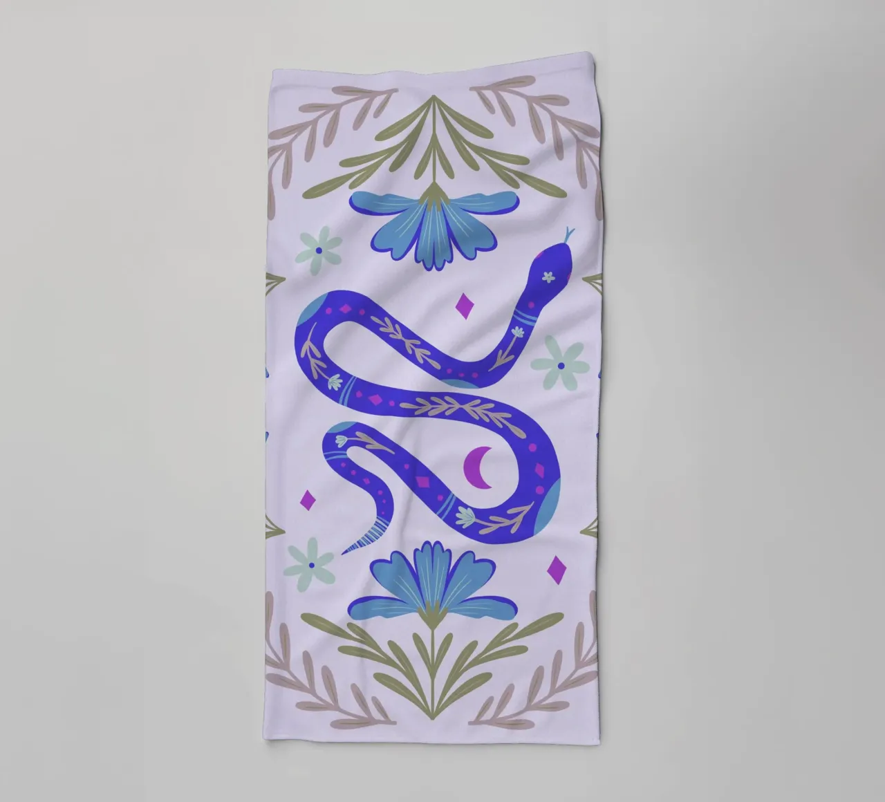 Mignon serpent à fleurs - bleu serviette de bain de Wackapacka