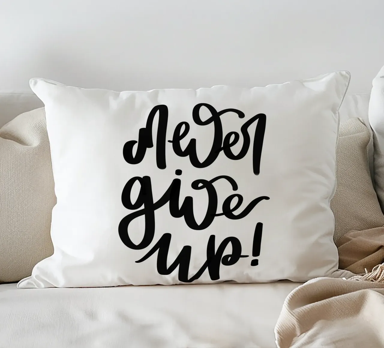 Never give up! cuscino da LIMITED EDITION LETTERS