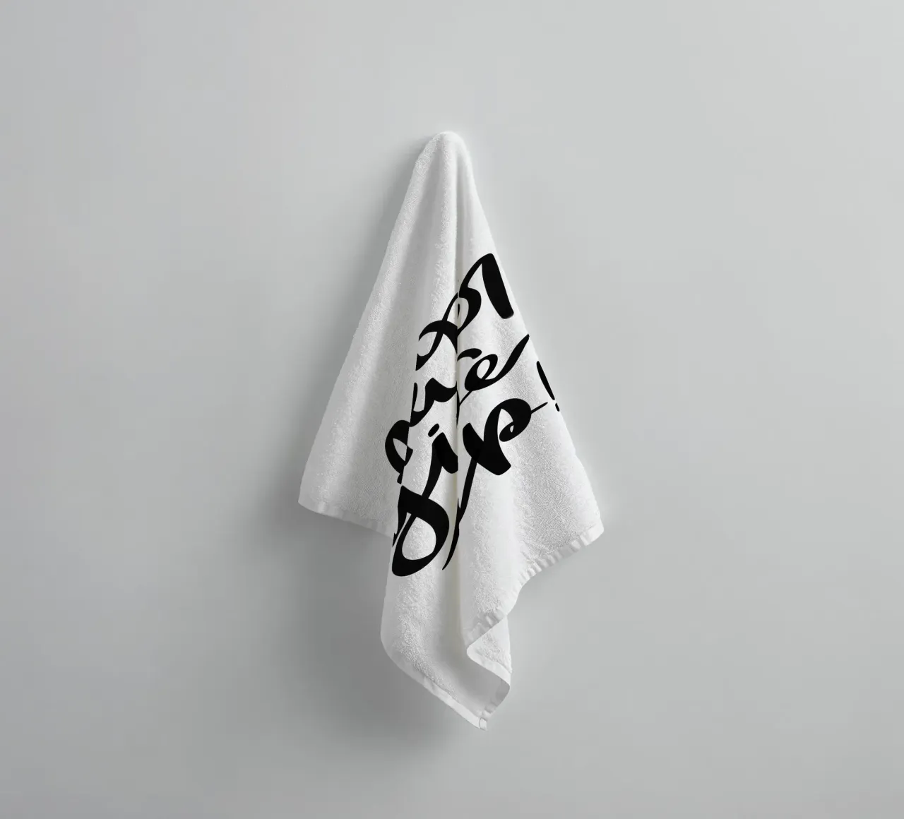 Never give up! asciugamano da bagno da LIMITED EDITION LETTERS