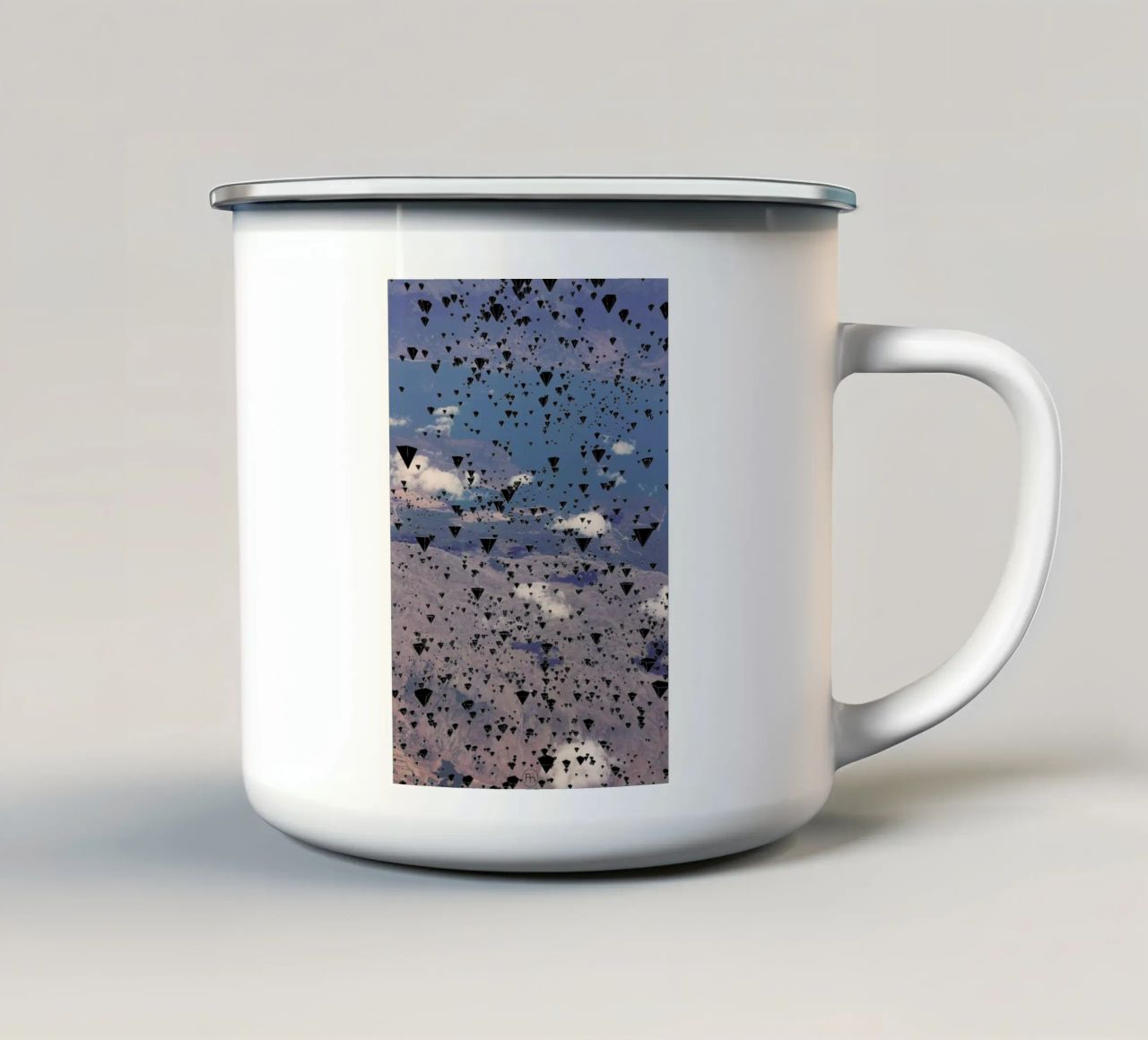 Invasion tazza in smalto da Nicolas Messaritis