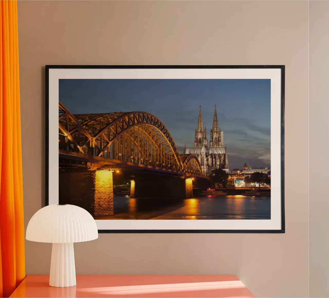 Kölner Dom und Hohenzollernbrücke poster con telaio in alluminio da Reisefotografie - Bilder aus aller Welt