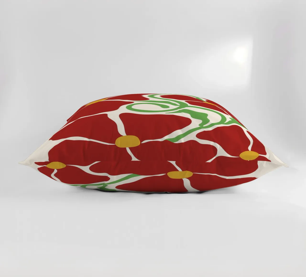 Red Blossom Dreams: Abstract Floral Design cuscino da PrintCessStudio