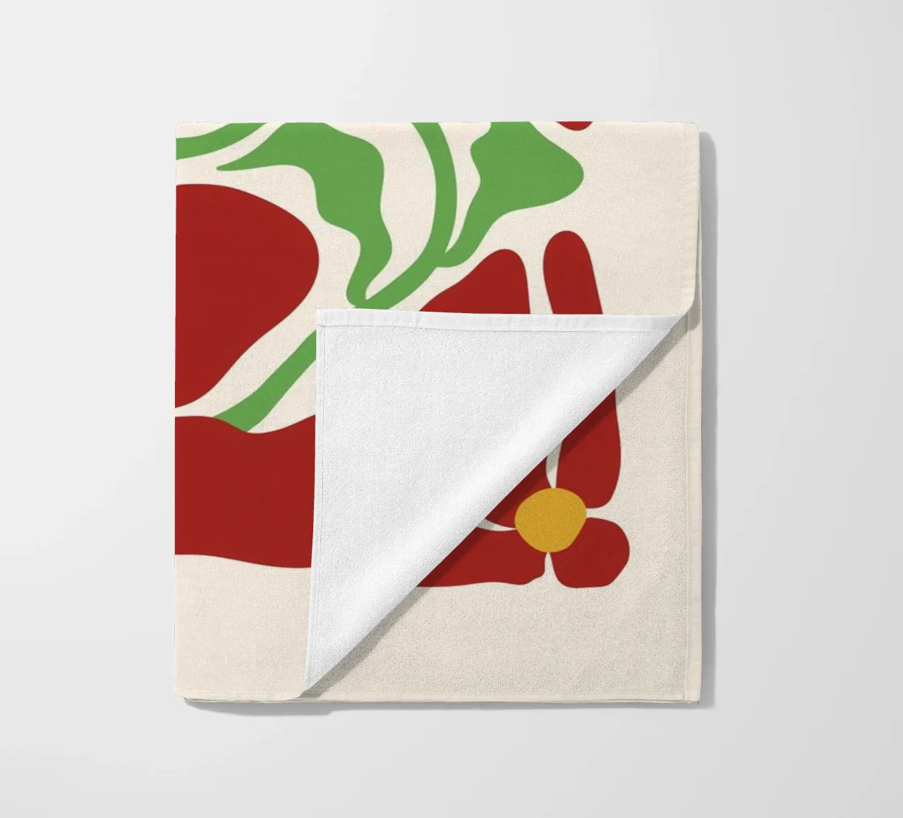 Red Blossom Dreams: Abstract Floral Design telo mare da PrintCessStudio