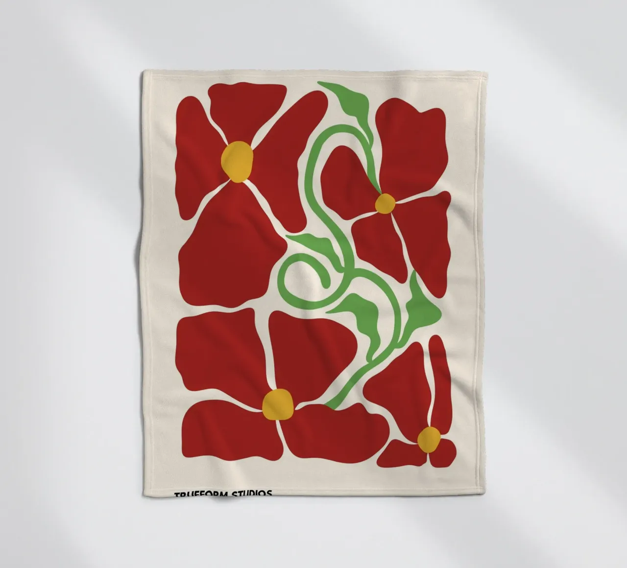 Red Blossom Dreams: Abstract Floral Design coperta in pile da PrintCessStudio