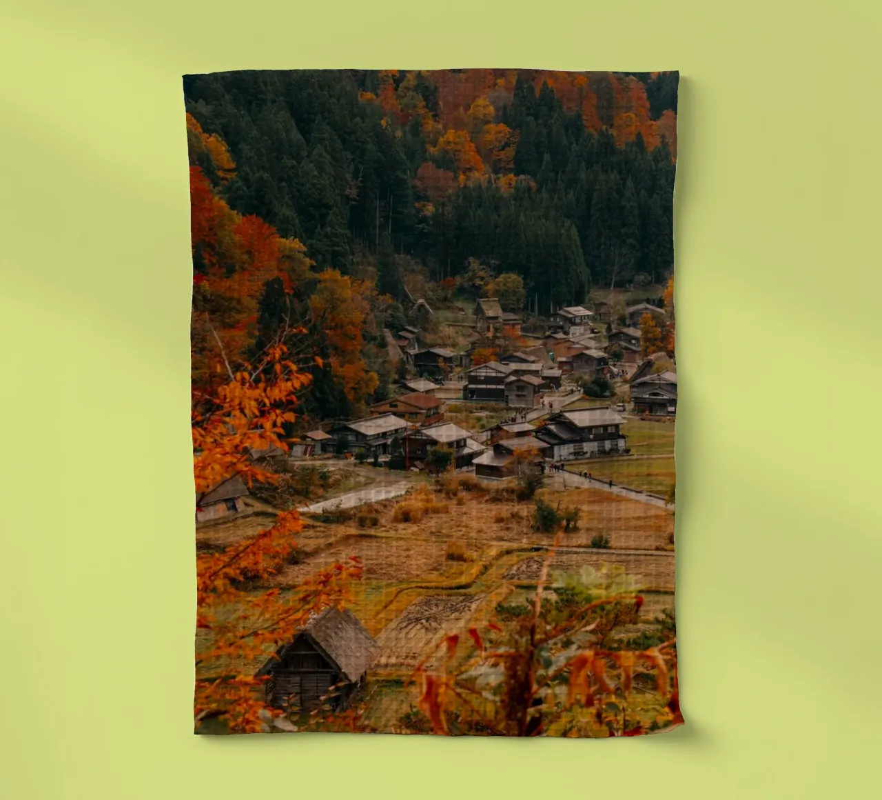Village agricole japonais en automne - Shirakawa-go torchon de Marcel Bisig