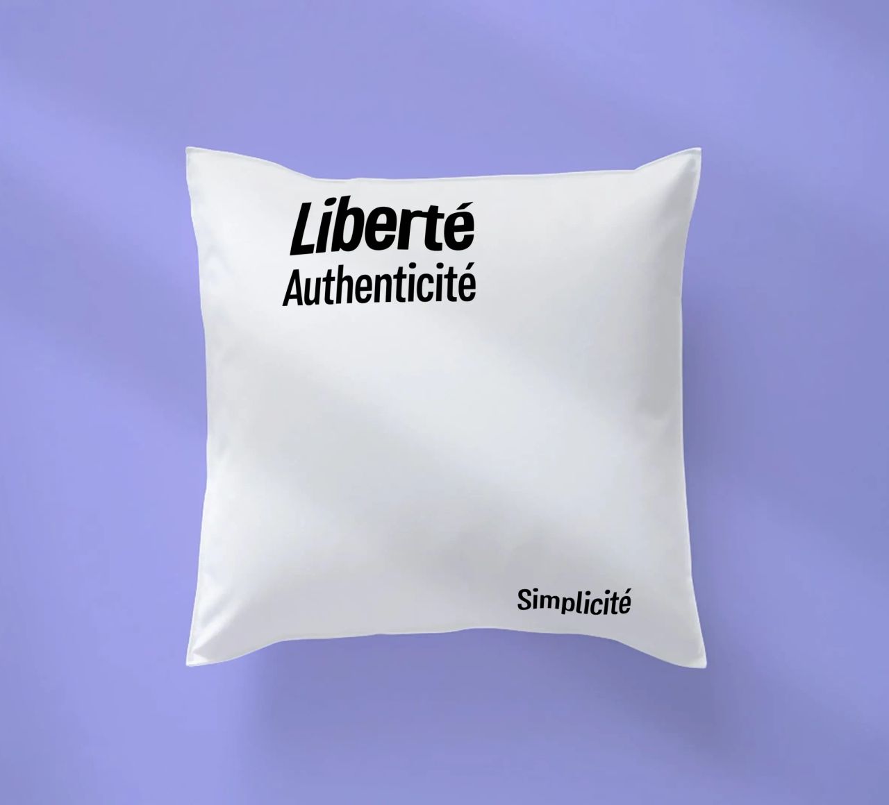 Liberte Authenticite Simplicite cuscino da YV TYPOGRAPHY