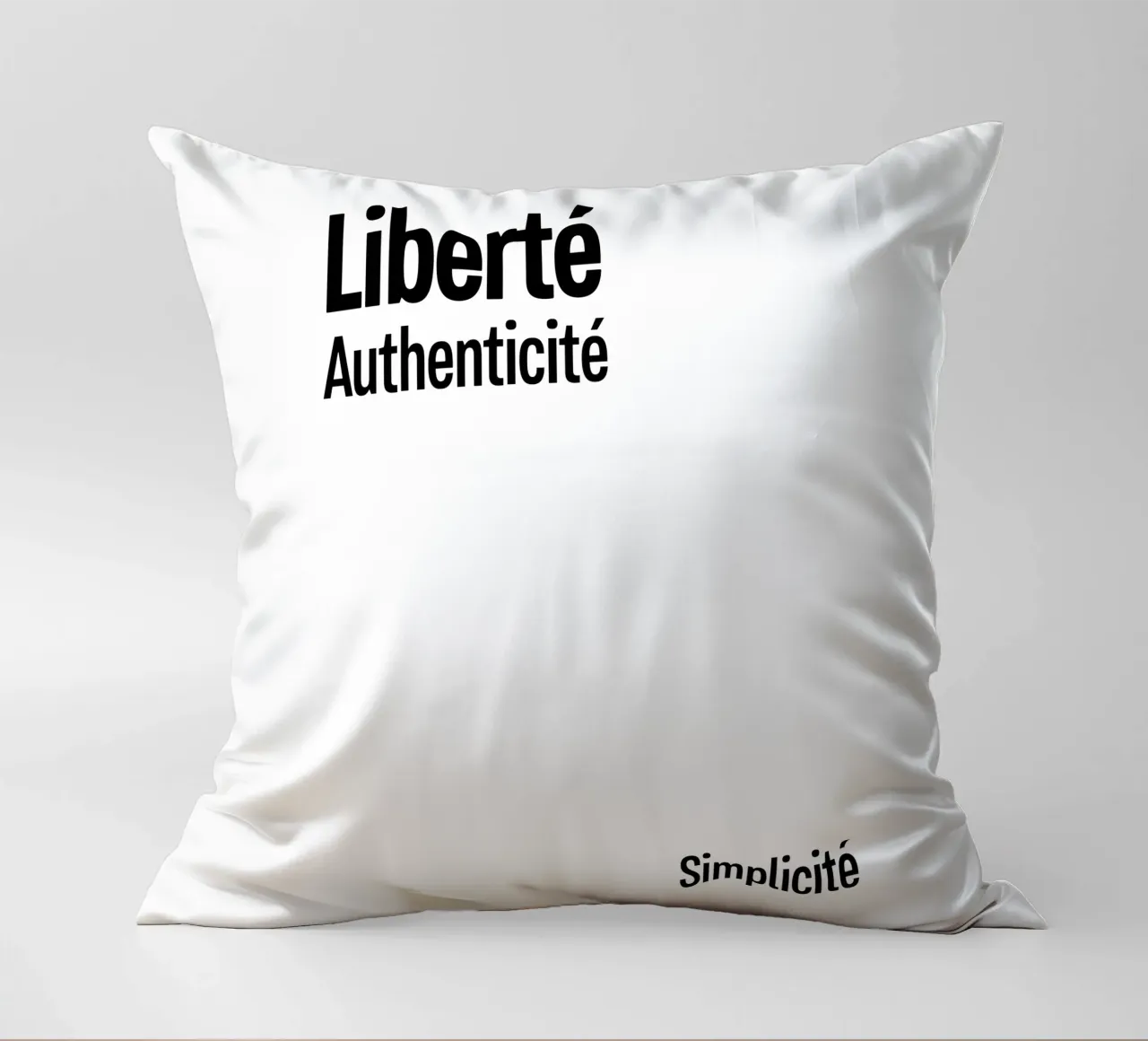 Liberte Authenticite Simplicite kussen van YV TYPOGRAPHY